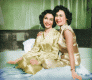 Bức hình chụp năm 1952. Lan Hương và Thanh Hương, hai ngôi sao sáng trong phim “Cô Gái Việt” của hãng Việt Ảnh Mỹ Vân. 