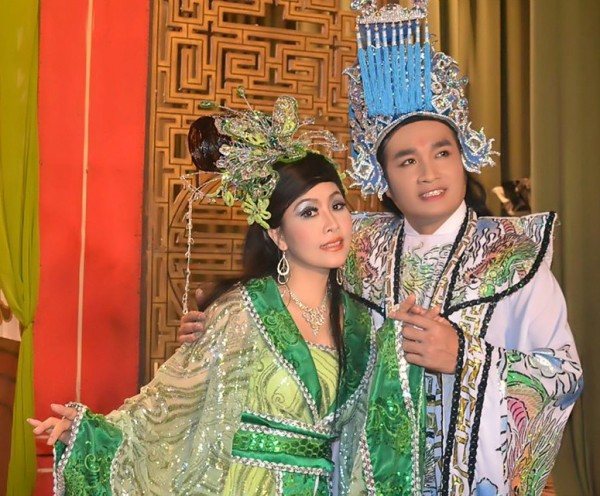 Tấn Tài - Hoàng đế đĩa nhựa